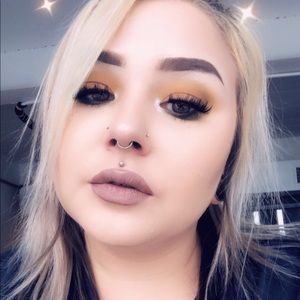 Meet your Posher, Kayley